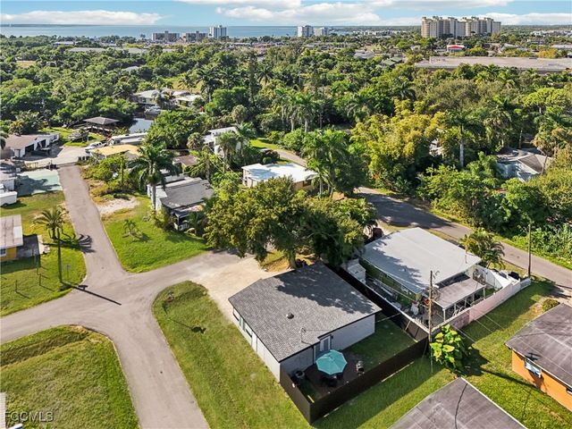 92 Oak ST, North Fort Myers, FL 33903