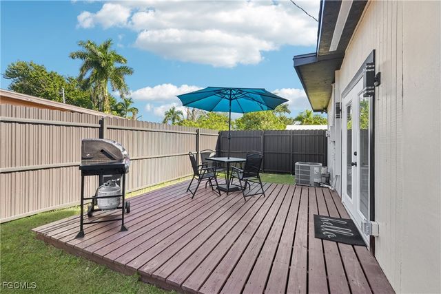 92 Oak ST, North Fort Myers, FL 33903