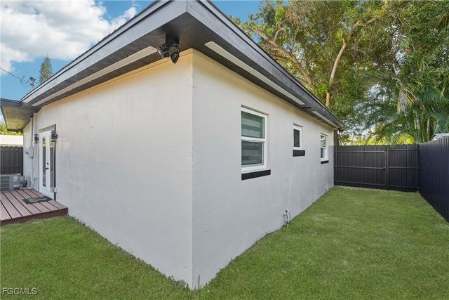 92 Oak ST, North Fort Myers, FL 33903