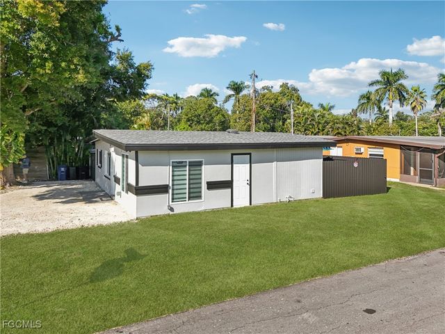 92 Oak ST, North Fort Myers, FL 33903