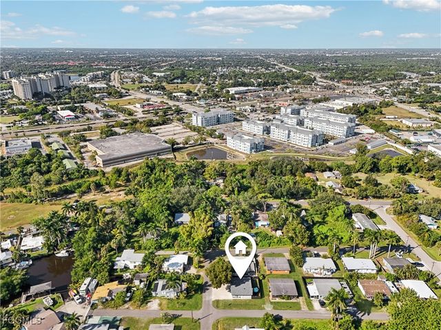 92 Oak ST, North Fort Myers, FL 33903