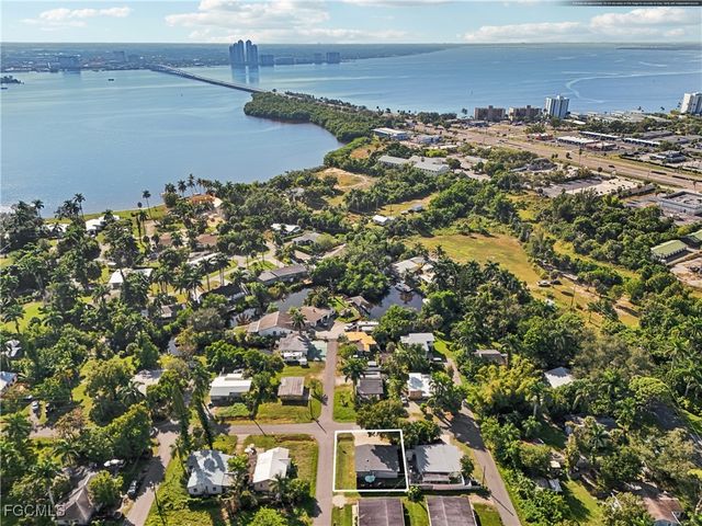 92 Oak ST, North Fort Myers, FL 33903