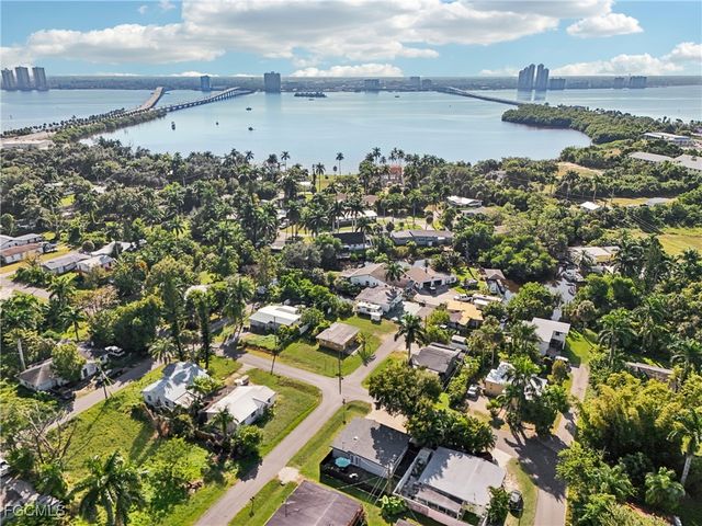 92 Oak ST, North Fort Myers, FL 33903