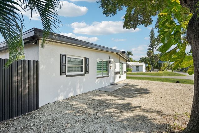 92 Oak ST, North Fort Myers, FL 33903