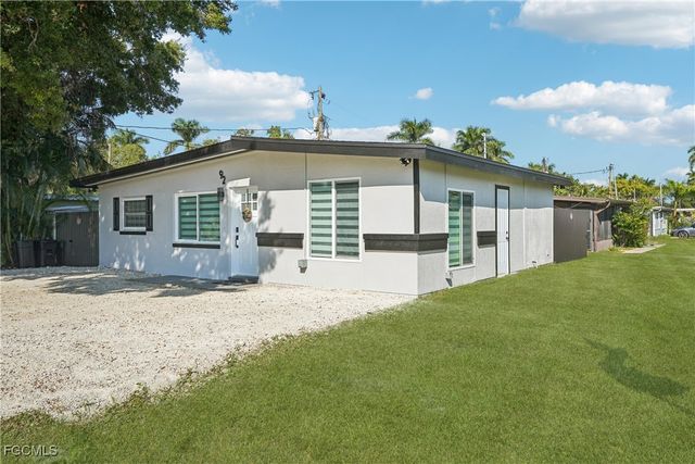 92 Oak ST, North Fort Myers, FL 33903