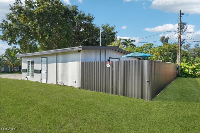 92 Oak ST, North Fort Myers, FL 33903