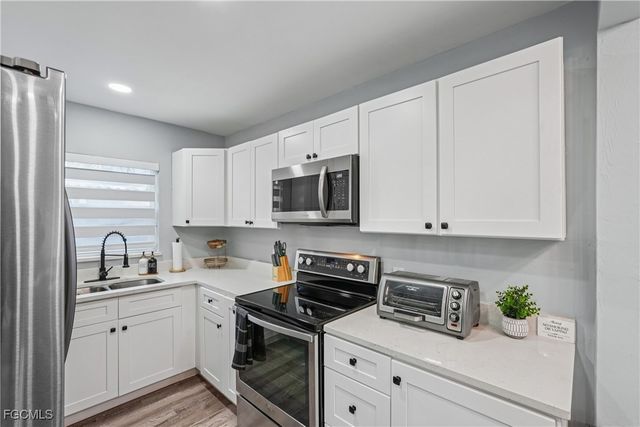 92 Oak ST, North Fort Myers, FL 33903