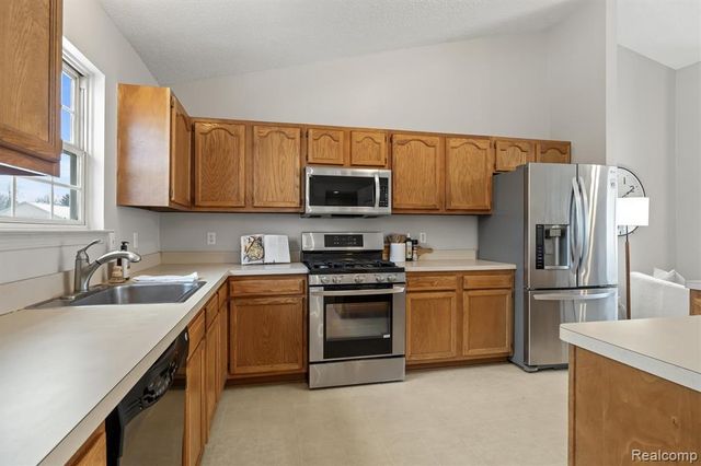 38530 Terry Lane, Westland, MI 48185