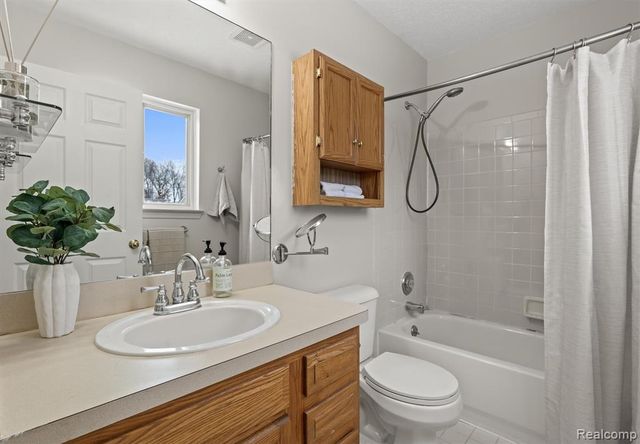 38530 Terry Lane, Westland, MI 48185