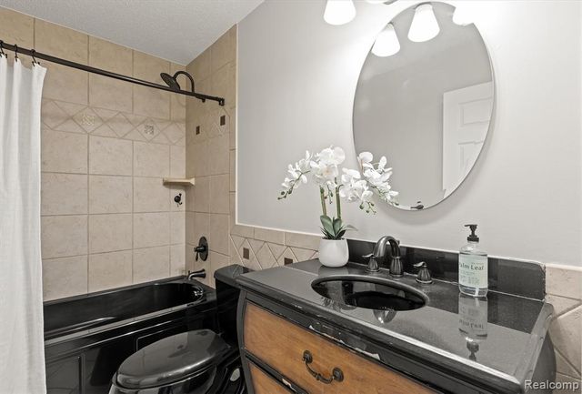 38530 Terry Lane, Westland, MI 48185