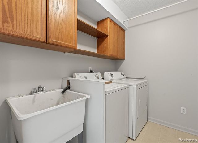 38530 Terry Lane, Westland, MI 48185