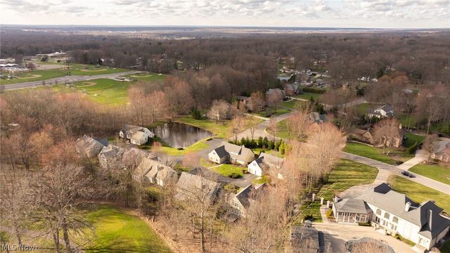 600 The Greens NE, Howland, OH 44484