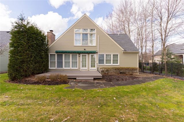 600 The Greens NE, Howland, OH 44484