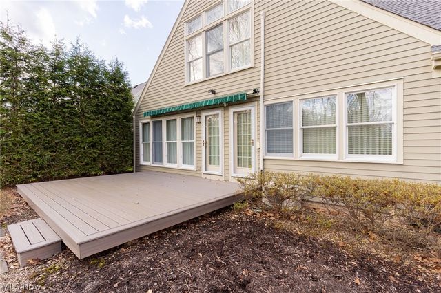 600 The Greens NE, Howland, OH 44484