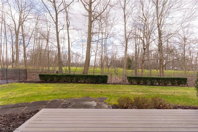 600 The Greens NE, Howland, OH 44484