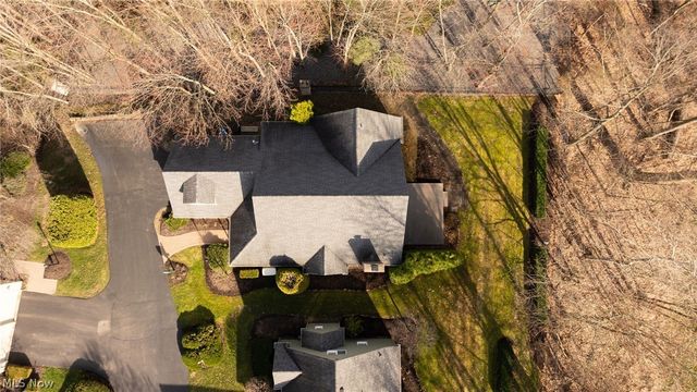 600 The Greens NE, Howland, OH 44484