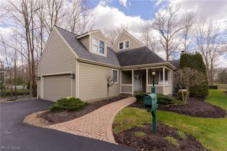 600 The Greens NE, Howland, OH 44484