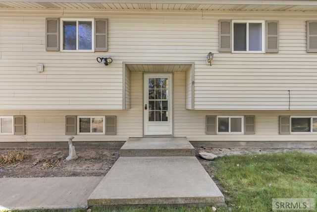 422 N 900 W, Blackfoot, ID 83221