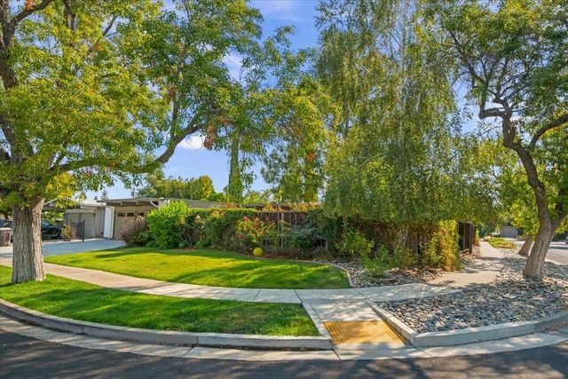 948 Brookgrove Lane, Cupertino, CA 95014
