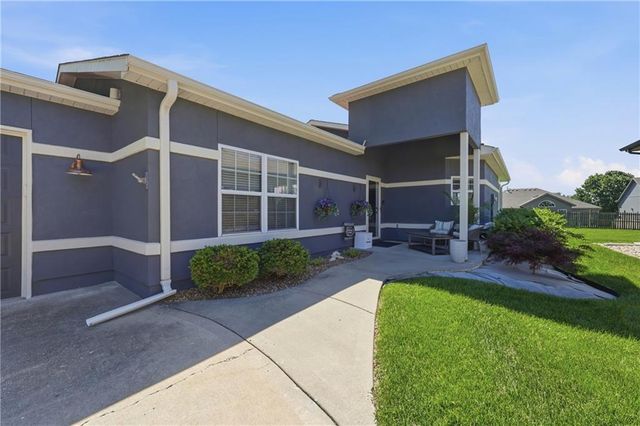 2819 NE Sonora Valley Drive, Blue Springs, MO 64014