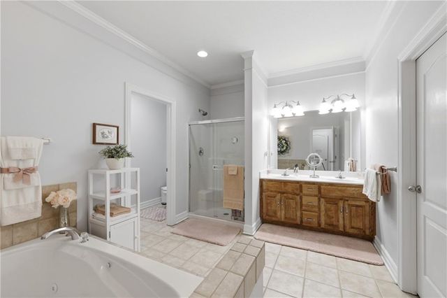 2819 NE Sonora Valley Drive, Blue Springs, MO 64014
