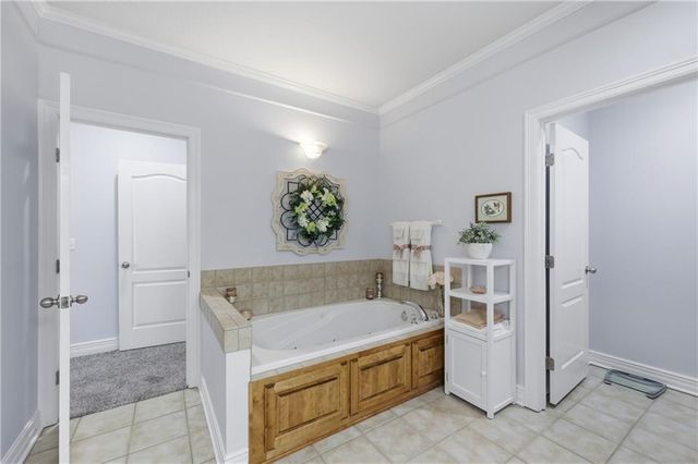 2819 NE Sonora Valley Drive, Blue Springs, MO 64014