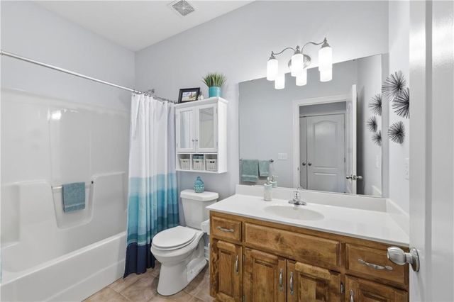 2819 NE Sonora Valley Drive, Blue Springs, MO 64014