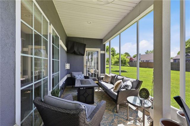 2819 NE Sonora Valley Drive, Blue Springs, MO 64014