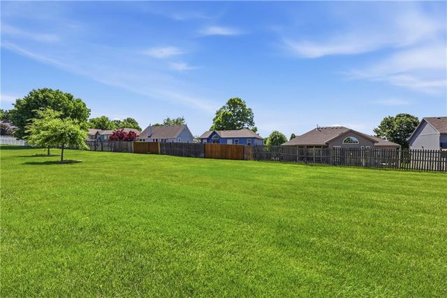 2819 NE Sonora Valley Drive, Blue Springs, MO 64014