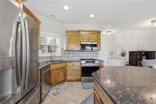 2819 NE Sonora Valley Drive, Blue Springs, MO 64014