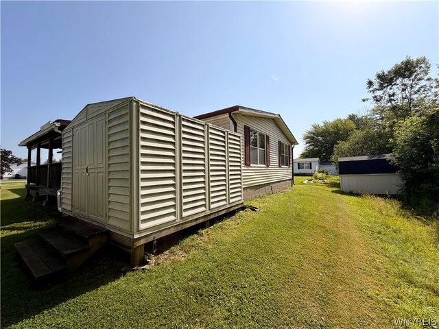 6220 Corwin Station, Newfane, NY 14108