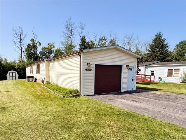 6220 Corwin Station, Newfane, NY 14108