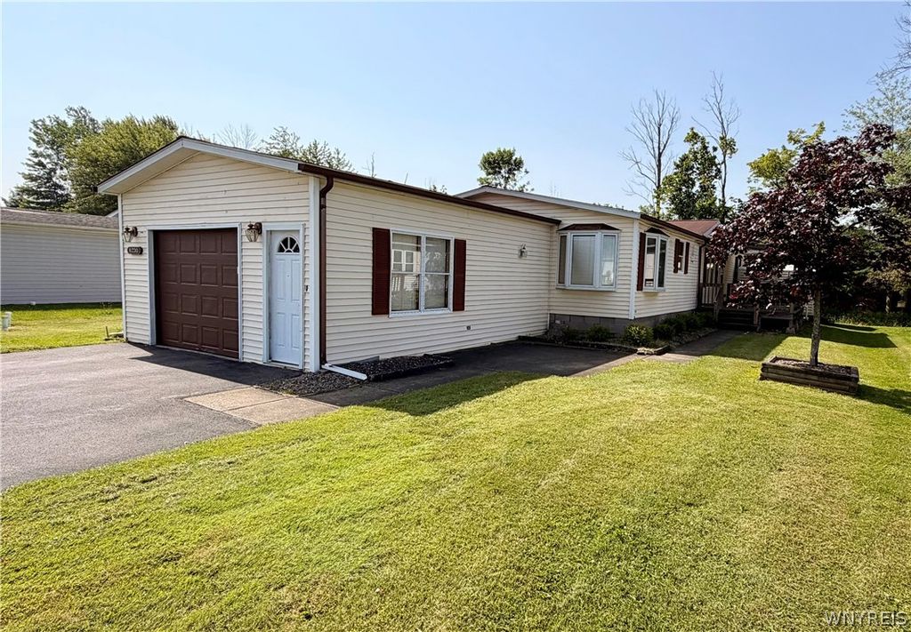 6220 Corwin Station, Newfane, NY 14108