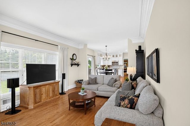 6 Bluebird Way, Raritan Boro, NJ 08869