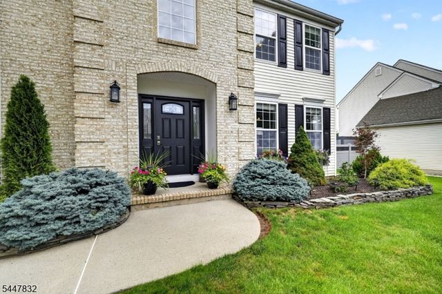 6 Bluebird Way, Raritan Boro, NJ 08869