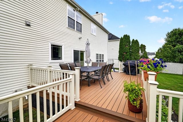 6 Bluebird Way, Raritan Boro, NJ 08869