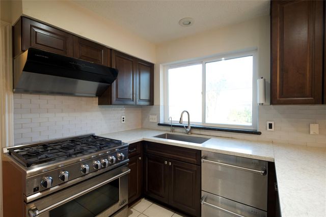 3211 Double Lake Drive, Missouri City, TX 77459