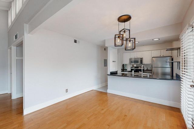 5916 Sandhurst Lane 234, Dallas, TX 75206