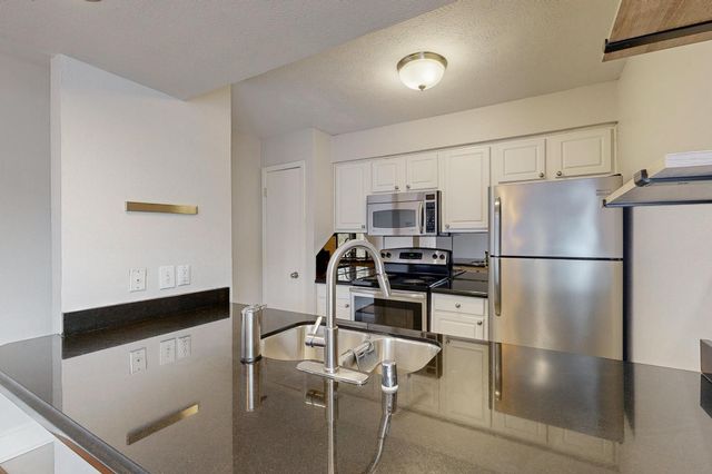 5916 Sandhurst Lane 234, Dallas, TX 75206