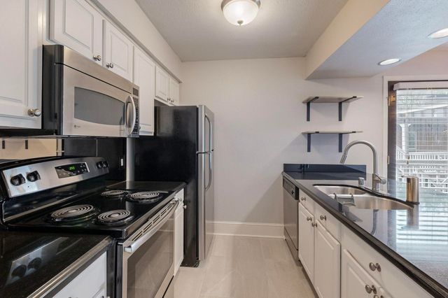 5916 Sandhurst Lane 234, Dallas, TX 75206
