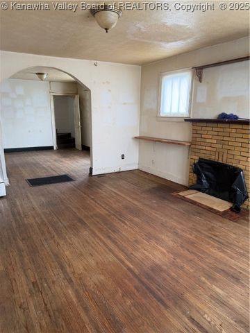 2227 Kanawha Terrace, St Albans, WV 25177