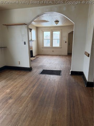 2227 Kanawha Terrace, St Albans, WV 25177