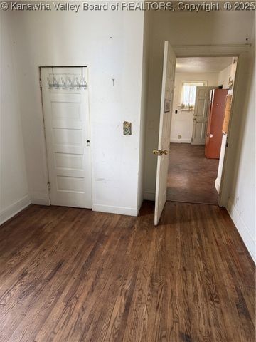 2227 Kanawha Terrace, St Albans, WV 25177