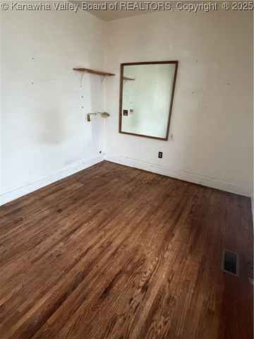 2227 Kanawha Terrace, St Albans, WV 25177