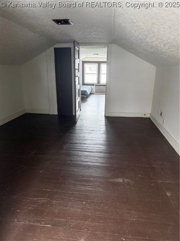 2227 Kanawha Terrace, St Albans, WV 25177