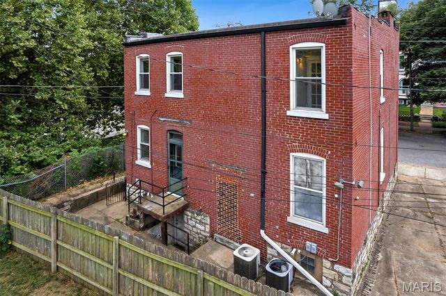 1831 Victor Street, St Louis, MO 63104