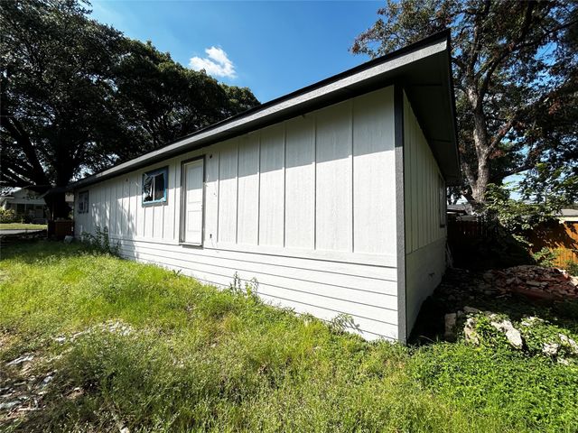 818 Hollywood Avenue, Dallas, TX 75208