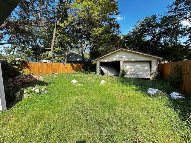 818 Hollywood Avenue, Dallas, TX 75208