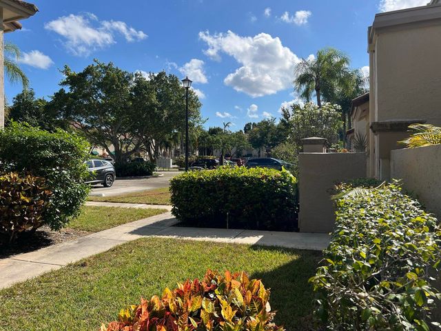 6622 Via Regina, Boca Raton, FL 33433