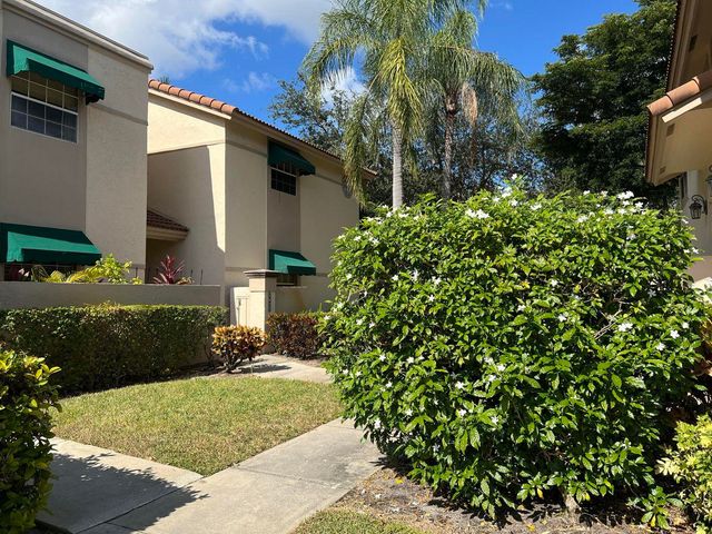 6622 Via Regina, Boca Raton, FL 33433